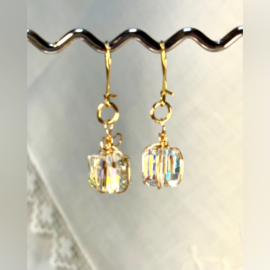 Handcrafted Women Jewelry Earrings Box Shaped Faceted Crystals WGold Bows 14$